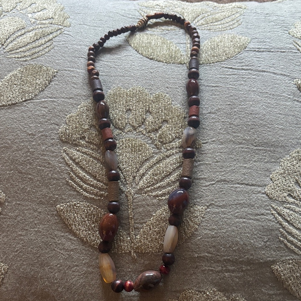 Elegant Brown Beaded Necklace Set - Picture 2 of 6